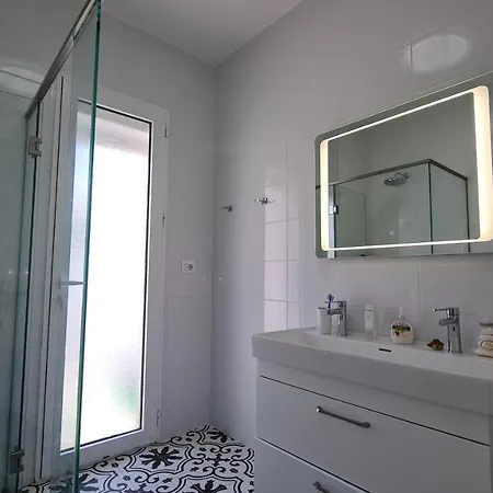 Rocknest Sea View Penthouse * Sarandë