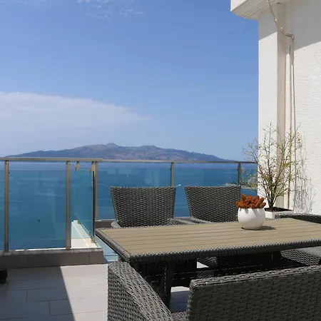 Rocknest Sea View Penthouse Apartment Sarande