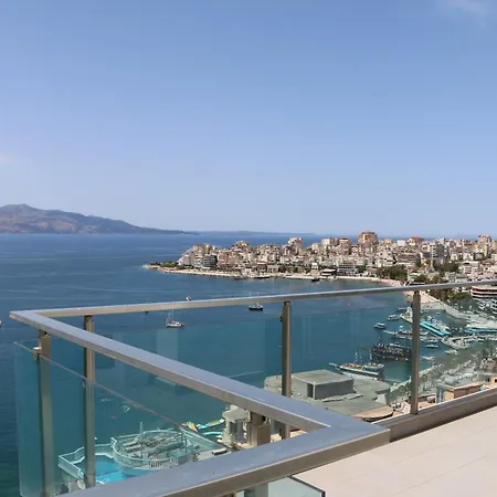 Rocknest Sea View Penthouse アパート