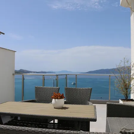 Rocknest Sea View Penthouse Apartment *