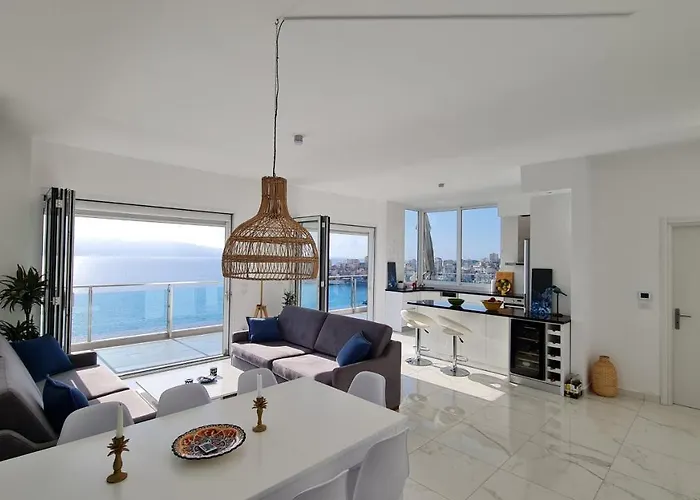 Rocknest Sea View Penthouse סרנדה