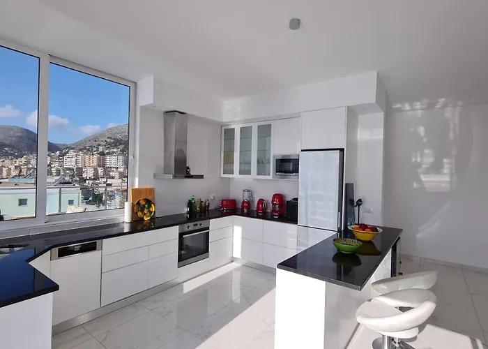 Rocknest Sea View Penthouse דירה סרנדה