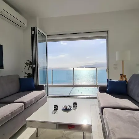 Rocknest Sea View Penthouse Саранда