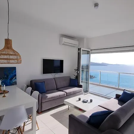 Rocknest Sea View Penthouse アパート Sarandë