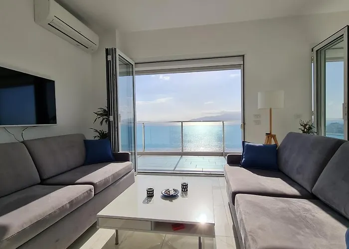 Rocknest Sea View Penthouse Sarandë