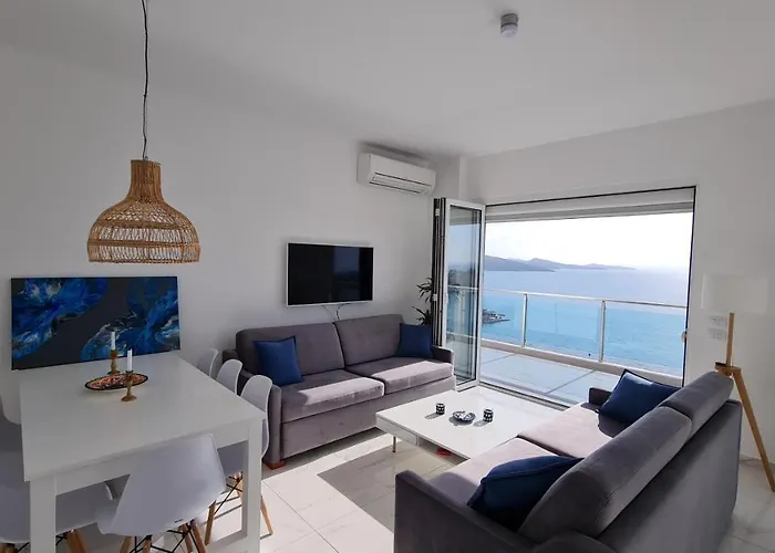 Rocknest Sea View Penthouse アパート Sarandë